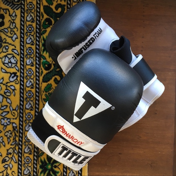 TITLE Silver Series Select Training Gloves